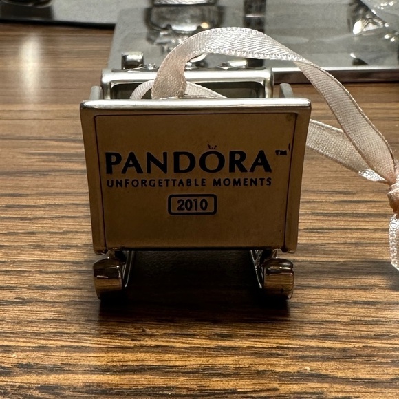 Pandora 2010 Limited Edition Christmas Ornament Unforgettable Moments Sleigh Box - Picture 5 of 9